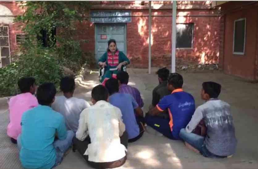 Status of Jai Narayan Vyas University गांव-ढाणियों के सरकारी स्कूलों में तो देखे थे एेसे नजारे पर अब जोधपुर की सबसे बढ़ी विवि के है ये हाल,जाने क्या होगा रामा रे!