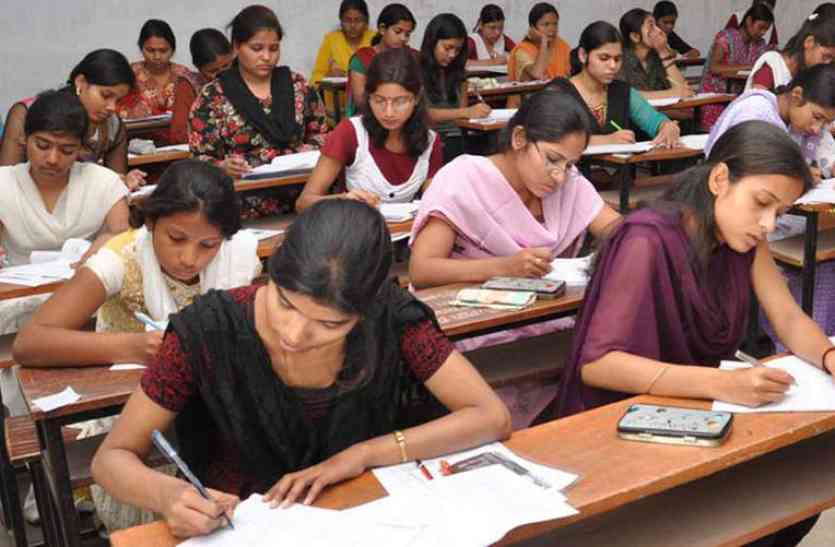 UP TET 2017 कड़ी सुरक्षा के बीच हुई टीईटी परीक्षा, दोनों पालियों में 1990 परीक्षार्थियों ने छोड़ी परीक्षा