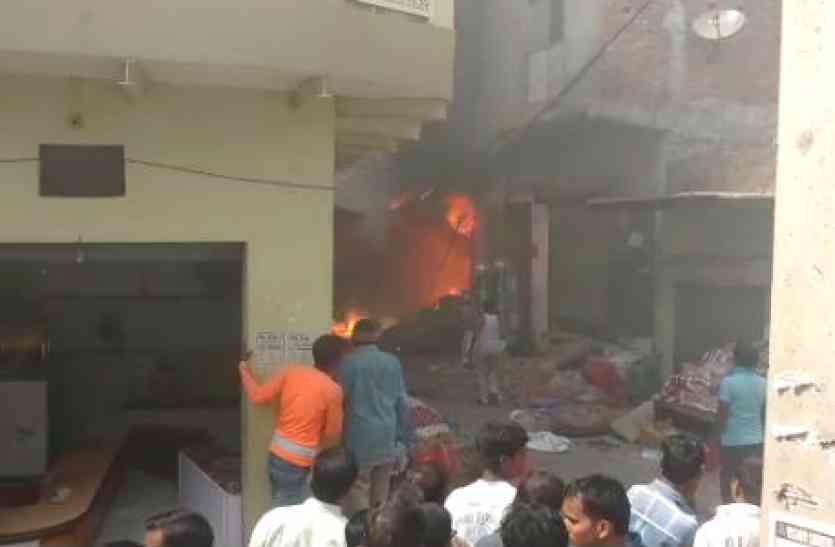 Diwali 2017 दिवाली से पहले आगरा में बड़ा हादसा, पटाखों में लगी आग, दो बच्चियों की मौत