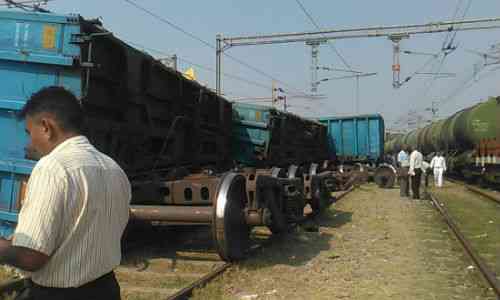 goods train derail in satna madhya pradesh samachar