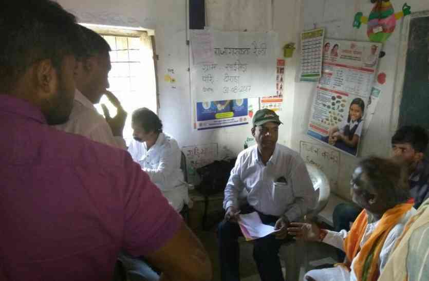 there-are-sick-some-people-in-every-home-reach-full-health-staff यहां हर घर में कोई न कोई है बीमार, पहुंचा पूरा स्वास्थ्य अमला
