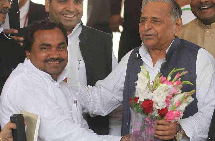 Former MP Ghanshyam Anurag सपा के पूर्व सांसद घनश्याम अनुरागी ने थामा बसपा का दामन