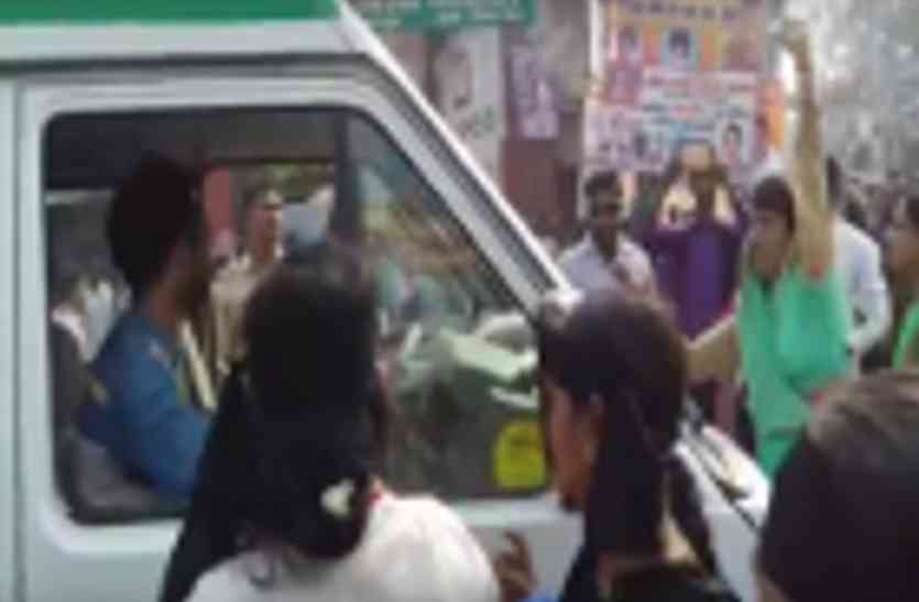 sitapur crime हैवान पिता ने चलती ट्रेन से तीन मासूम बच्चियों को फेंका, रेलवे पुलिस बोली- मामला हमारे क्षेत्र से बाहर