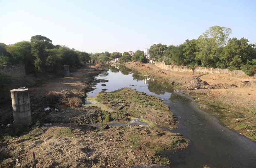 ayad river #saveayad आयड़ नदी पेटे से मलबा निकालने का काम शुरू, हटाए अतिक्रमण, video