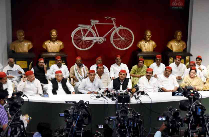 Akhilesh Yadav बसपा को फिर लगा झटका, इन दिग्गज पूर्व विधायकों ने छोड़ी पार्टी