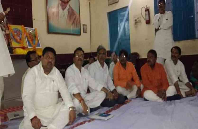 Nikay Chunav 2017 Not easy the way to saffron brigade योगी की सौगात पर निकाय चुनाव की बिसात, आसान नहीं भगवा ब्रिगेड की राह