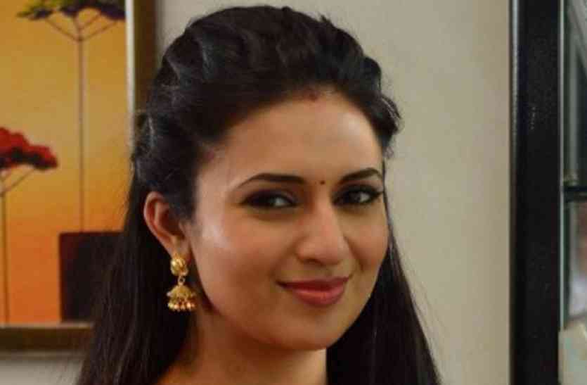 actress Divyanka Meera look and wedding dress in fashion trends,Wedding Dresses,Wedding Season,Wedding,Divyanka Tripathi ,Actress Divyanka,Ye Hai Mohabbatein's Ishita ,Meera,Shahid Kapoor,Wife Meera Kapoor,Fashion,Latest Fashion,Fashion Trends,Celebrities ,Kurta ,Wedding Lahnga,Married Woman,Fashion Design,Fashion Show,Young Girl Fashion ,Wedding Dress For Girl,Dress For Wedding,Wedding Fashion Trends 2017,Wedding Season Fashion,Fashion In Bollywood,fashion in bollywood, tv serial yeh hai mohabbatein की दिव्यंका और मीरा के लुक में हर गर्ल, खास है राज