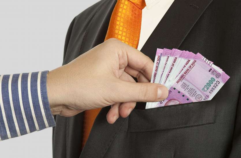 kota news 20 हजार की रिश्वत लेते दो एसीटीओ गिरफ्तार