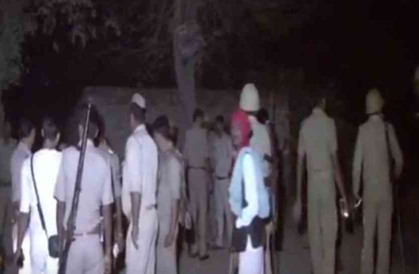 Farrukhabad Police शराबियों को पुलिस ने खदेड़ा तो गांववालों ने कर दिया पथराव