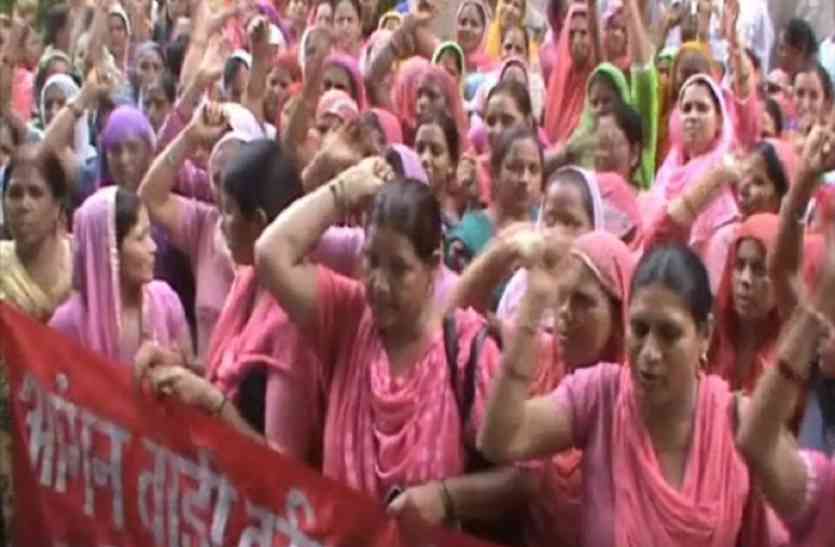 Anganwadi Workers सरकार ने हम पर लाठियां बरसवा कर ठीक नहीं किया: सीमा यादव