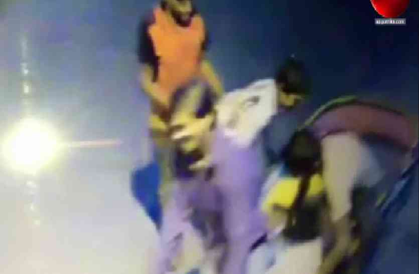 Four thieves caught by CCTV in Kanpur रिक्शे में सवार होकर देते थे दस्तक, लाखों का माल कर ले जाते थे पार