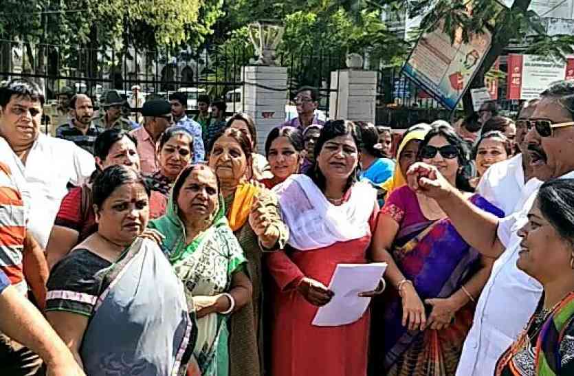 congress protest video : महिलाओं को 33 फ़ीसदी आरक्षण के लिए कांग्रेस ने उठाई आवाज, किया प्रदर्शन