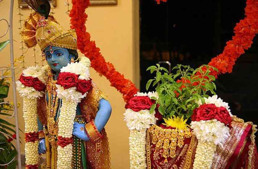 tulsi vivah udaipur ठाकुरजी के जयकारों के बीच हुए तुलसी विवाह, हर्षोल्लास से मनाई देवदिवाली, देखें वीडियो