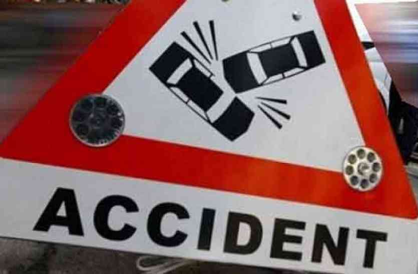 accident यूपी के जौनपुर में भीषण सड़क हादसा, आमने- सामने की टक्कर में मौत का तांडव