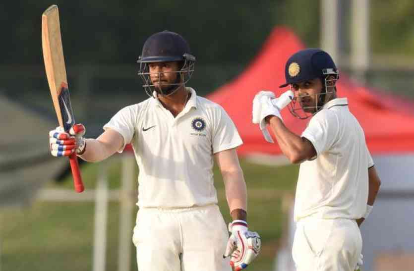 ranji trophy Mayank Agrawal scored triple hundred मयंक अग्रवाल के तिहरे शतक से महाराष्ट्र बैकफुट पर
