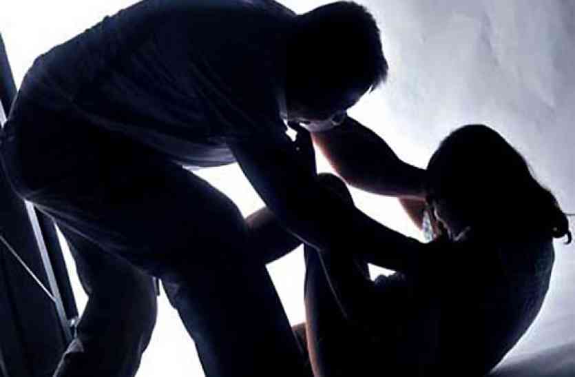 rape शाबास! बेटी ने घर में घुसे शोहदे को यूं खदेड़ा