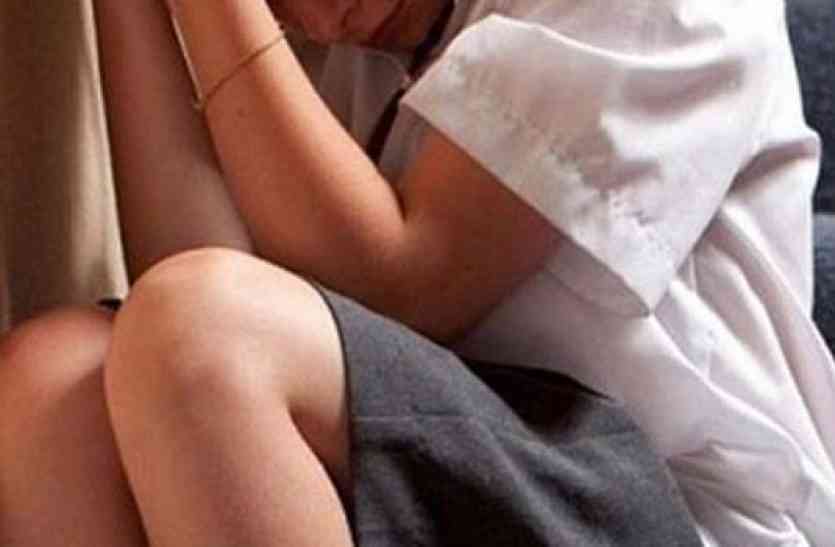 Student sexist छात्रा से अश्लील हरकत करने वाला शिक्षक गिरफ्तार