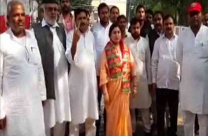pravrtti Joshi सपा की इस महिला प्रत्याशी ने भाजपा में मचाई खलबली, यह है बड़ी वजह...