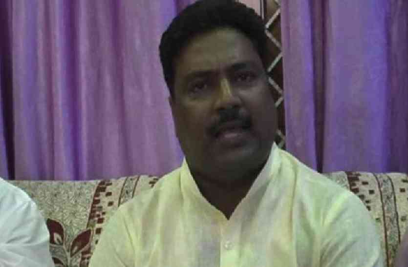 Risia Nagar Panchayat chairman Rajesh Nigam बड़ी खबर: टिकट कटने से नाराज इस भाजपा नेता ने 150 समर्थकों के साथ पार्टी से दिया इस्तीफा