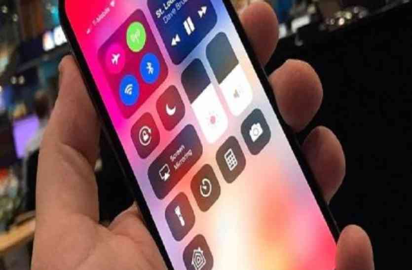 Phone कुछ फोन इतने ढीठ होते हैं कि पानी में डूबकर भी खराब नहीं होते... आज हम आपको बता रहे हैं कुछ ऐसे ही फोन के बारे में