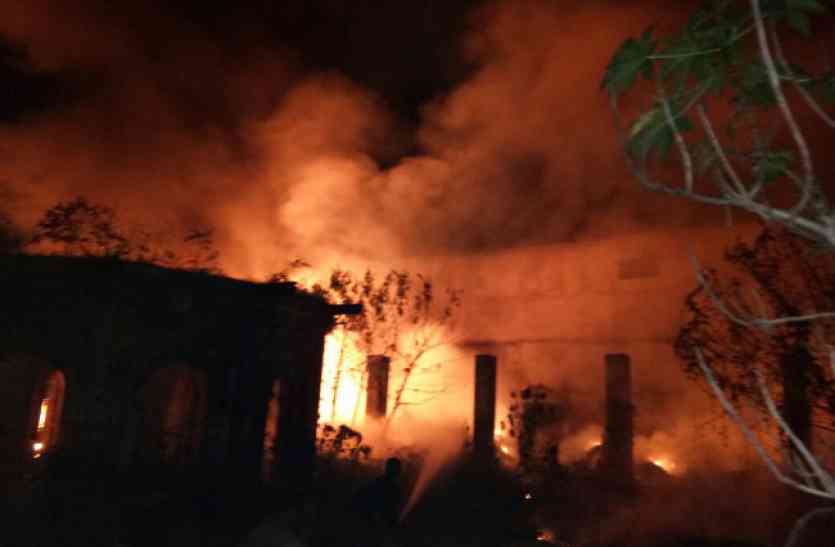 Serial Blast in Jabalpur Gas Cylinder Blast Latest News,Serial bomb blast,blast in Jabalpur,Khamaria bomb blast,blast in Jabalpur ordinence factory,latest news in Hindi,Jabalpur news ,Jabalpur municipal corporation ,Jabalpur municipal corporation ,Jabalpur police ,fire ,fire in shop ,fire in tent house,gas cylinder Blast,Gas Cylinder Blast in Fire ,Fire in Gas Cylinder,Accident in Jabalpur,Fire Incident in MP,MP Latest News,mp latest news.bhopal latest news, Jabalpur Blast- आधी रात को अचानक धमाके, घंटों दहशत के साएं में रहे लोग, जानिए पूरा मामला