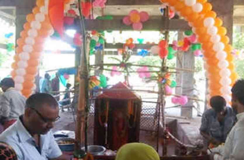 Hanuman Mandir Hamirpur हनुमान जी की मूर्ति से बह निकली रक्त की धारा, तब से ही...