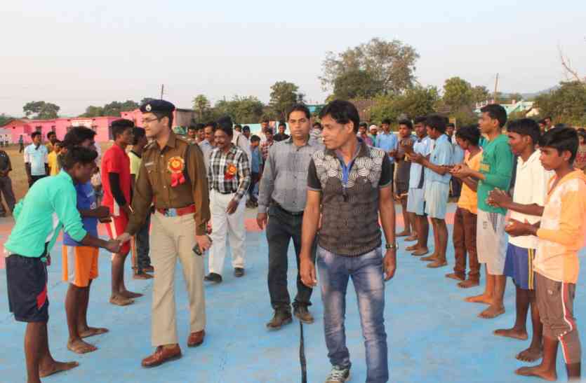 Players of development block level Gram Panchayats took part विकासखण्ड स्तरीय ग्राम पंचायतों के खिलाडिय़ों ने लिया भाग
