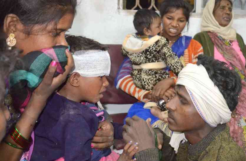 8 injured in road accident after taking son's son in Khandwa बेटे की मान उतारने गए थे, मौत से हो गया सामना, फिर मच गई चीख-पुकार