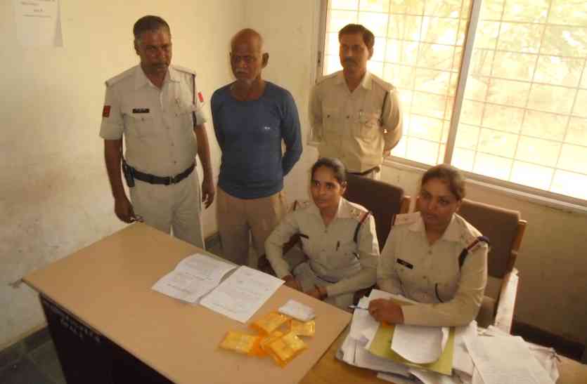 prison, ganja, cell, police, crime, datia news in hindi, mp news जेल में बंदियों को गांजा बेचता था मुख्य जेल प्रहरी
