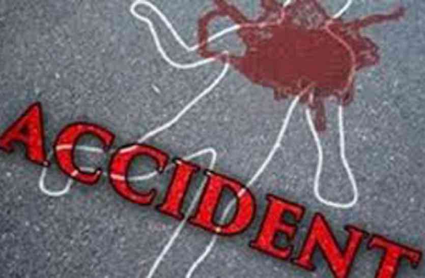 accident यमराज बने मिनी ट्रक ने युवक को दी मौत, दोस्त की हालत भी नाजुक