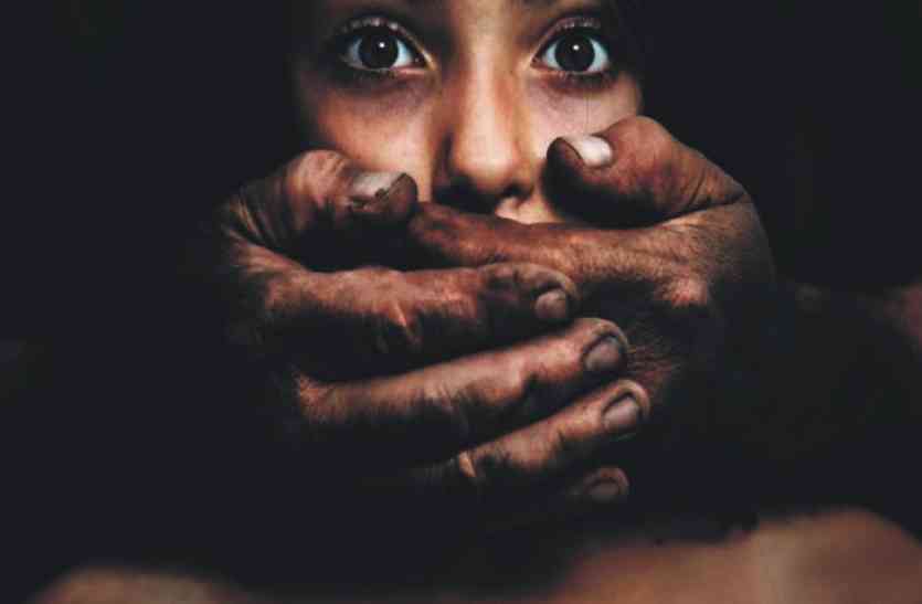 13-year-old minor taken away from home दिनदहाड़े घर से उठा ले गए 13 साल की नाबालिग