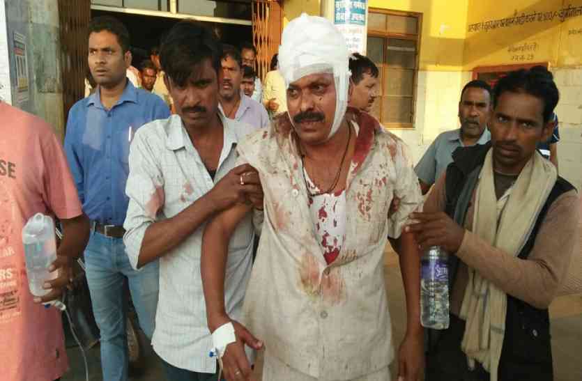 Deadly attack on the Sarpanch पुलिस देखती रही और अतिक्रमणकारी ने सरपंच पर हमला कर दिया