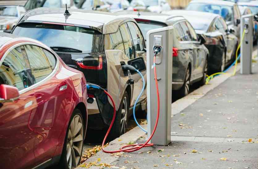 electronic cars अब दिल्ली की सड़कों पर उतरेंगी इलेक्ट्रॉनिक गाड़ियां, 42 रुपए में चलेंगी 100 किलोमीटर