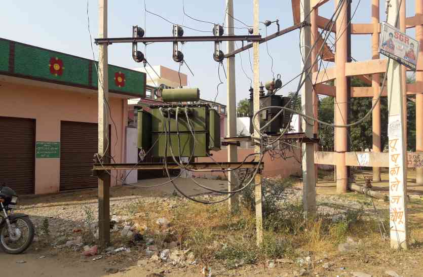 Demand for transformer transformations एकजुट हुए ग्रामीण, दहशत ने बढ़ाई ट्रांसफार्मर बदलने की मांग