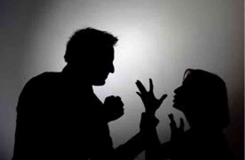patrika मनचले को मोबाइल नंबर देने से मना किया, तो युवती को पीटा
