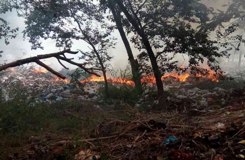 Fire in BSP Jawahar Garden बीएसपी जवाहर उद्यान और नेवई ट्रेंचिंग ग्राऊंड में लगी भीषण आग