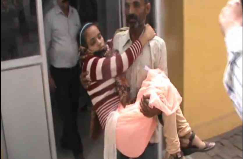 hardoi महीनों से बीमार छात्रा के घर वालों को नहीं दी गई सूचना, हालत गंभीर