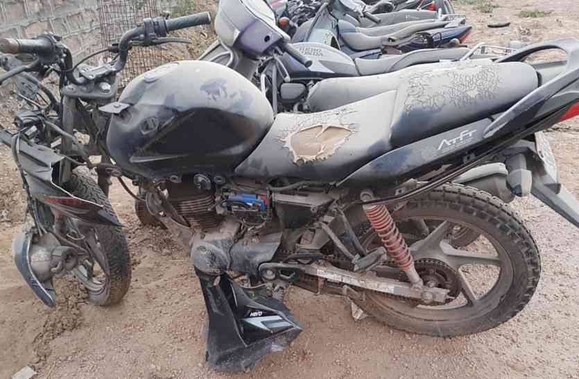 Police drinks petrol in Jodhpur जोधपुर में पुलिस पी गयी पेट्रोल