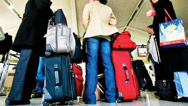 Restrictions on carrying more than 40 kg of luggage in train इस रक्षा बंधन ट्रेन में लेकर जा रहे हैं भारी सामान तो पढ़ें यह खबर