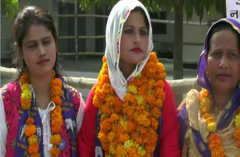 Mahoba करने चली हैं राजनीति, पास हैं एमए, लेकिन नहीं चानतीं कौन जिले का डीएम-एसपी