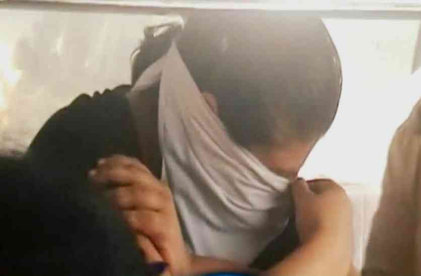rape पिता का फट गया कलेजा, जब देखा- बंद कमरे में बेटी संग युवक कर रहा था गलत काम