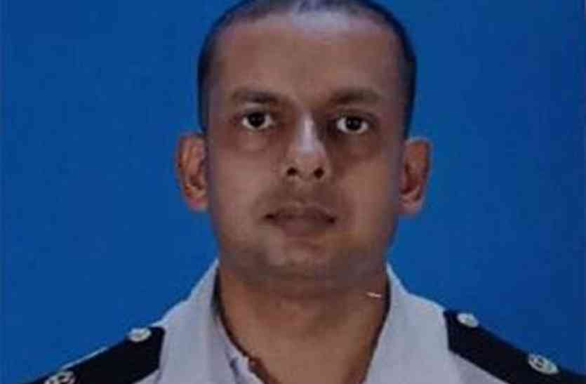 Navy officer नेवी के इस जवान को बेटी की वजह से करना पड़ा सुसाइड!