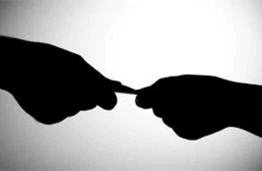 Bribery, Enforcement officer, PF Commissioner, Investigation of the case, Security agency, Bribery, arrest, Police Department Kota, Police investigation, Regional provident fund office, Court, Kota, Kota Patrika, Kota Patrika News, Rajasthan Patrika रिश्वत लेने के मामले में अाया नया माेड़, कमिश्नर की भूमिका की हो रही जांच