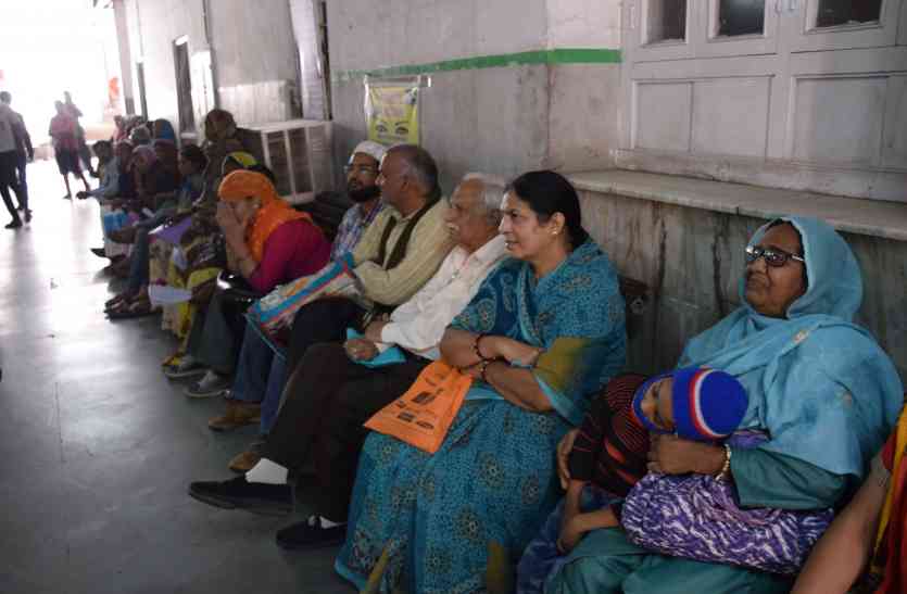 doctors strike Doctors Strike : डॉक्टर्स को नहीं आ रहा मरीजों की हालत पर तरस, गिरफ्तारी के डर से पुलिस से छिपते फिर रहे, video