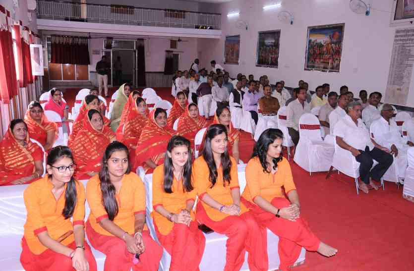 Womens contribution to the development of society समाज के विकास में महिलाए आगे आएं
