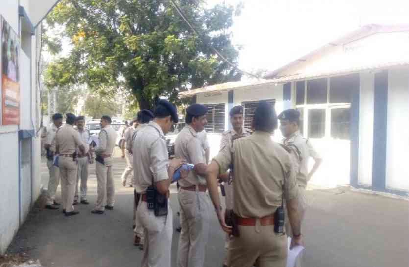 Bhopal Rape Effect,Coaching Centers,Rape Effect,police meeting,rape in bhopal,meeting of police in bhopal एसपी ने थानेदारों से मांगी अपराध स्थल की सूची, कहा क्षेत्र में लगाते रहे गश्त