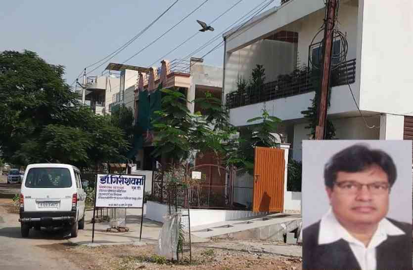 Medical College Principal Kota, Dr. Girish Varma, MBS Hospital, Crime in Kota, Rajasthan Patrika Kota, Kota Latest News, Kota News in Hindi हॉस्पिटल में हो रही हैं चोरियां, सिक्योरिटी गार्ड कर रहे हैं मेडिकल कॉलेज के प्रिंसिपल के घर की सुरक्षा