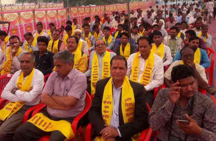Pratapgarh मंत्री रावत ने किया सीसी रोड का उद्घाटन