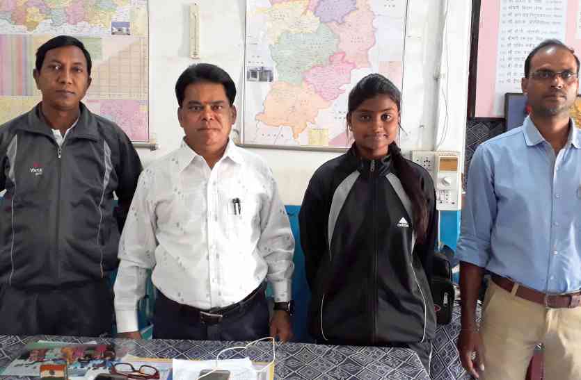 The players of the living village by showing the magnificent game are शानदार खेल दिखाकर जीते गांव के खिलाड़ी, कर रहे हैं नाम रोशन