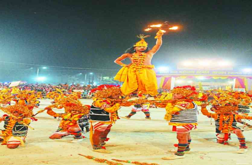Ravat nacha कृष्ण की लीलाओं को प्रस्तुत करते हुए रातभर यदुवंशियों ने दिखाई शौर्यकला, देखें वीडियो